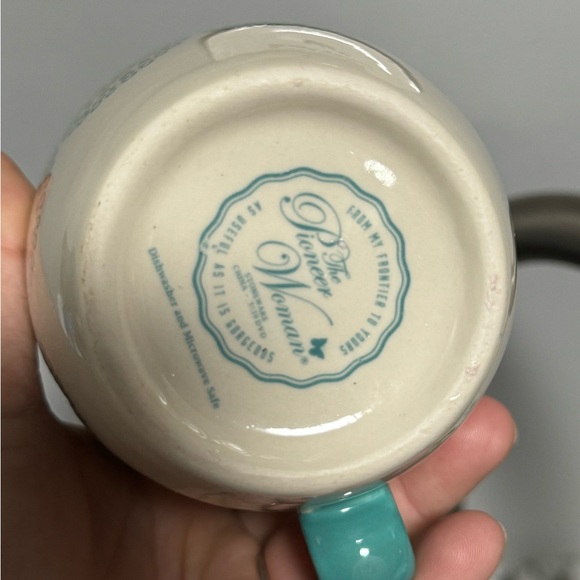 Pioneer woman matching mugs - Picture 3 of 4